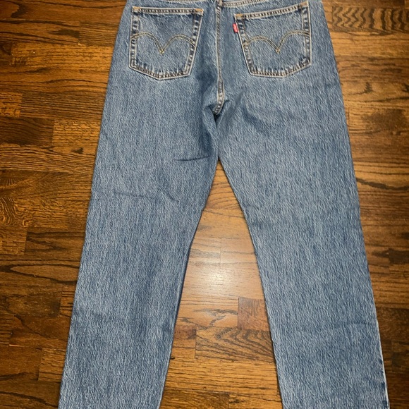 Aritzia Levi’s 501 brand new jeans - Picture 2 of 4